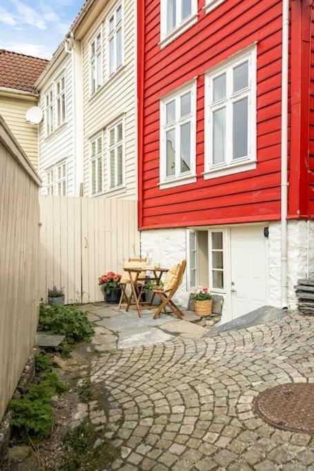 Det Lille Rode Huset Ved Floibanen Villa Bergen Exterior foto